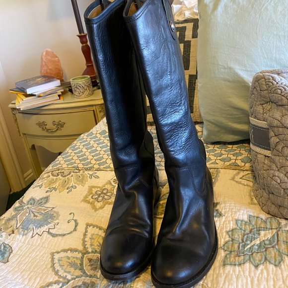 Melissa Button Lug Tall - Picture 2 of 3